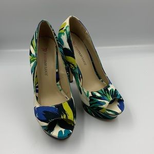 Heeled pumps